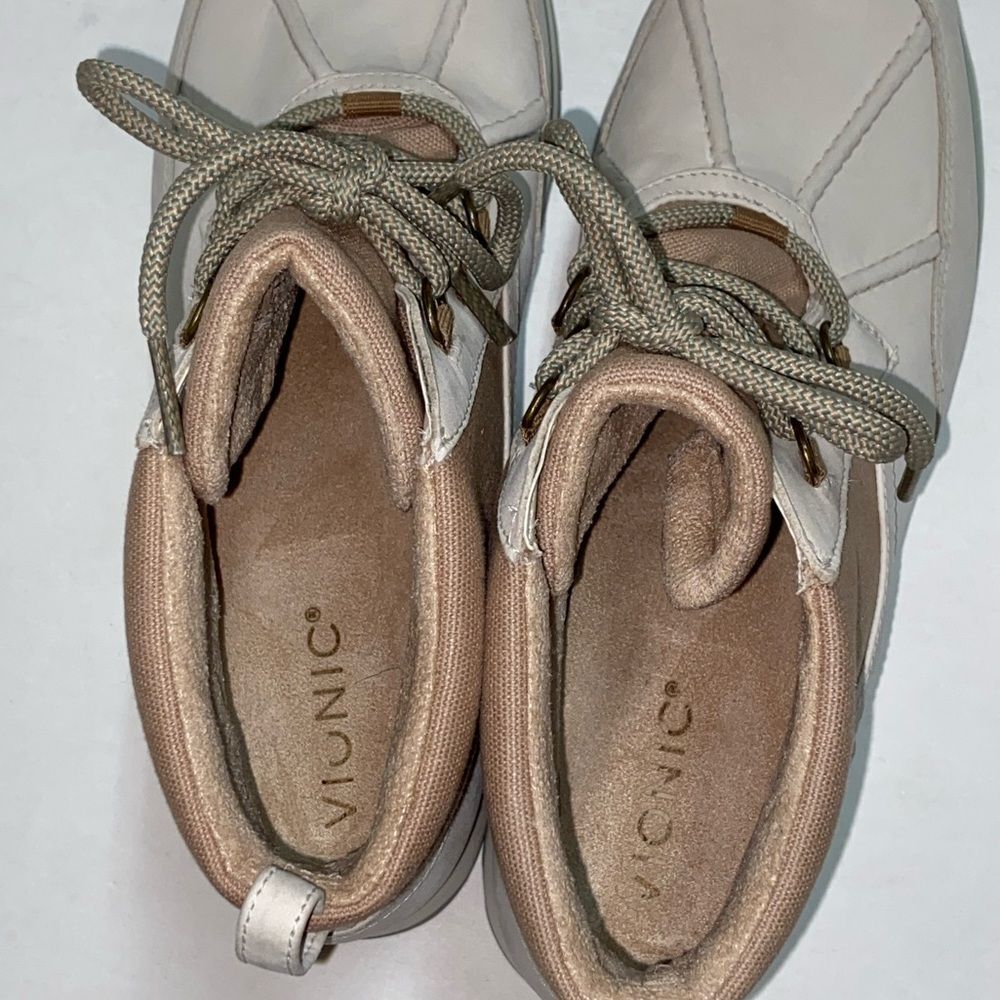 Vionic Nolan Hiking Suede Ankle Boots in Tan and Cream Size 9 US - Picture 9 of 10